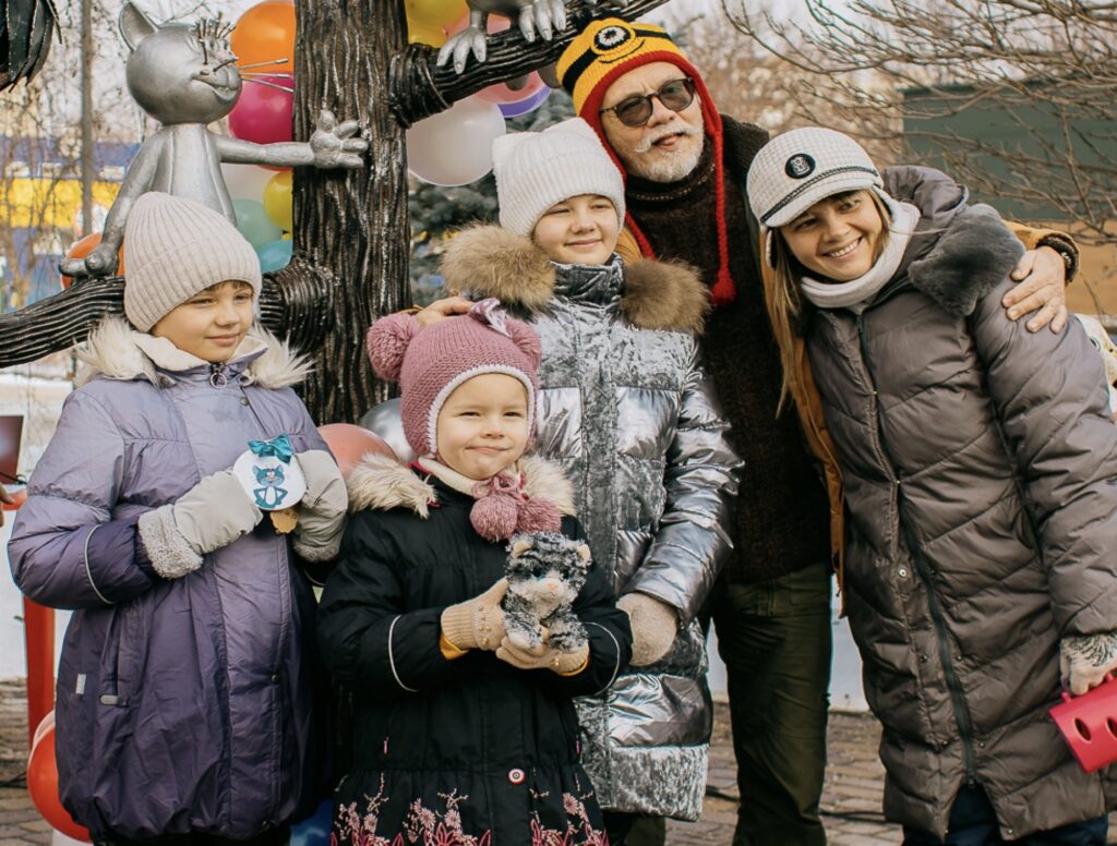 Памятник котенку с улицы Лизюкова - отметил 5 декабря свой 20-летний юбилей