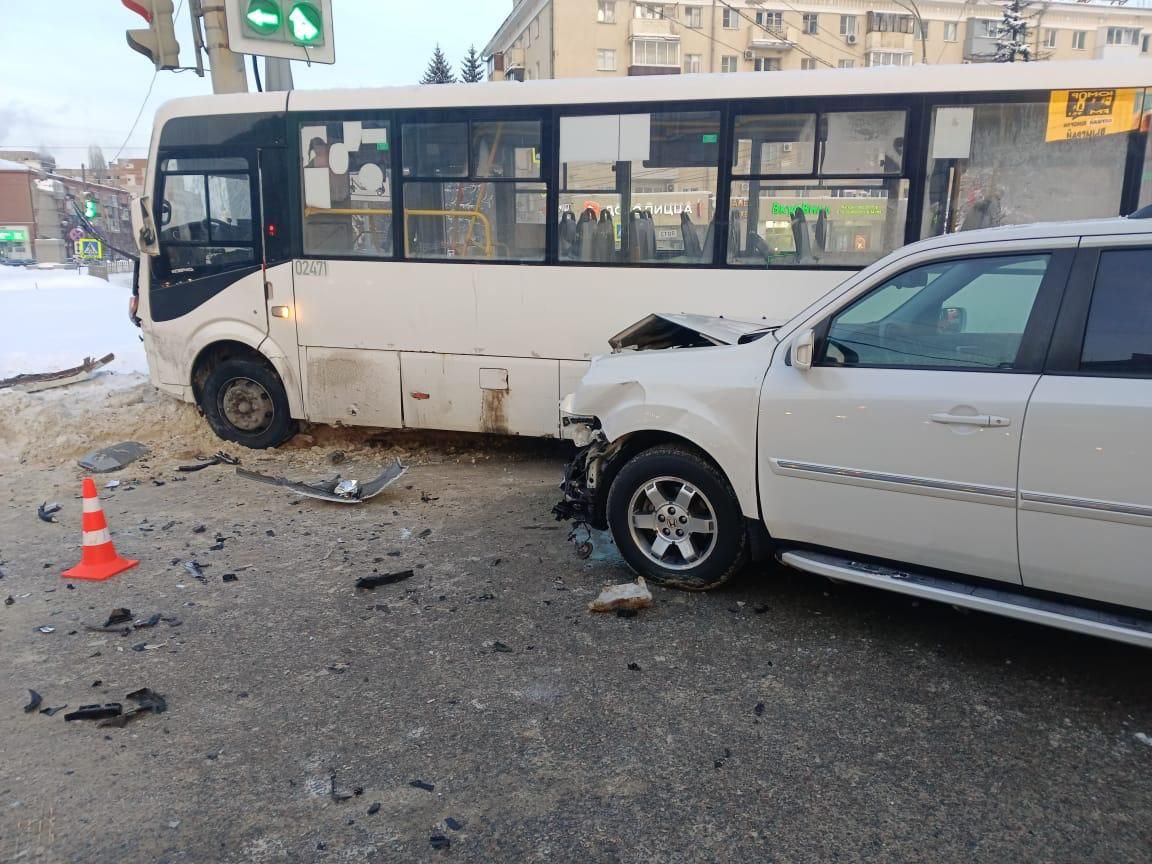 ДТП с участием автобуса в Воронеже – произошло 7 января текущего года