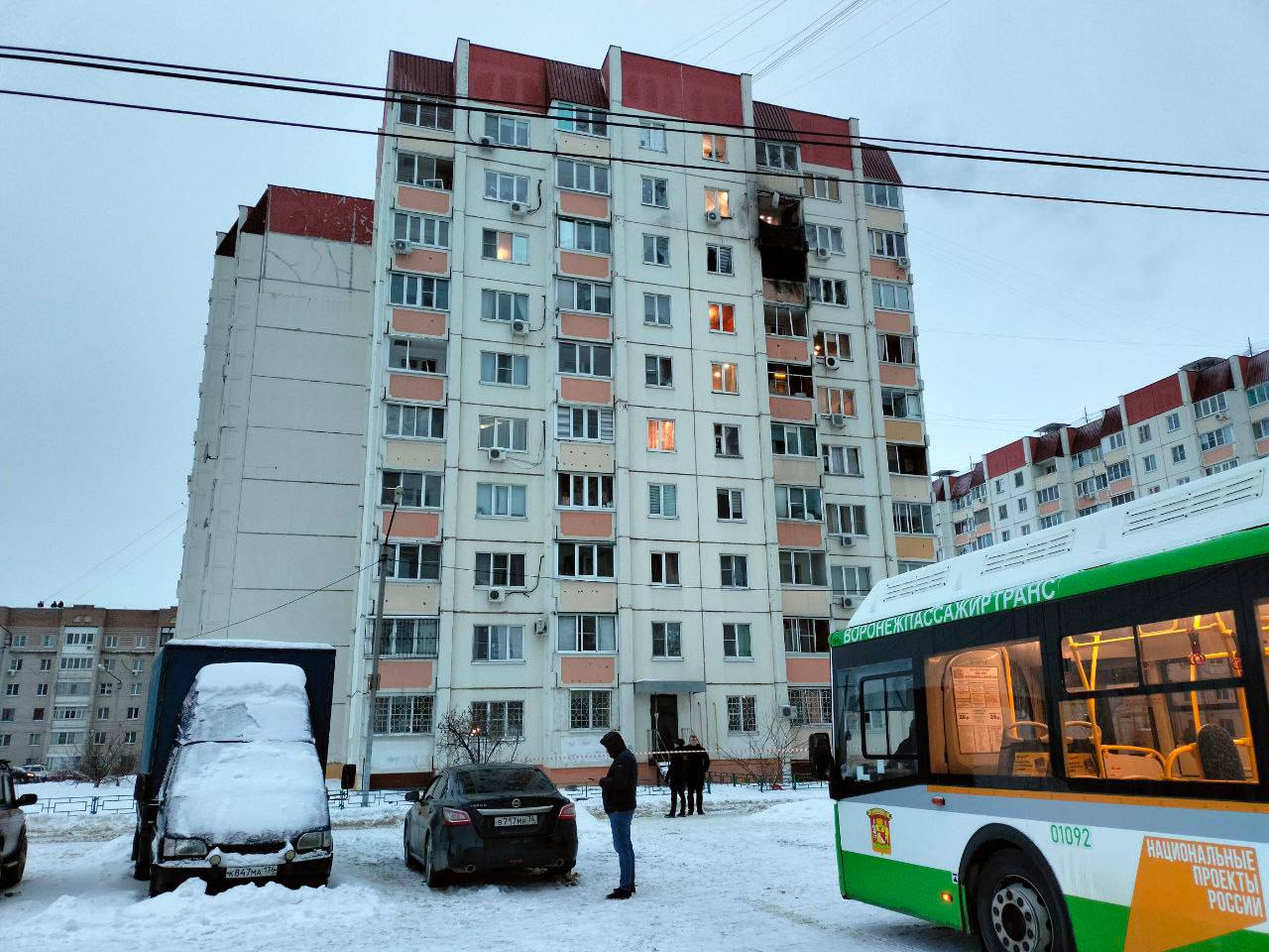 Воронеж атакован беспилотниками этой ночью. По предварительным данным – пострадавших нет. В одном многоквартирном (МКД) доме ликвидировано возгорание на балконе