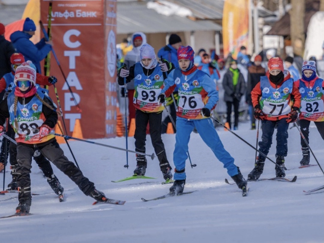 День зимних видов спорта - это прекрасная возможность отметить достижения наших атлетов и вдохновить новое поколение спортсменов. Соревнования и физкультурные мероприятия на открытом воздухе в Воронеже создают атмосферу праздника и сплочают спортивное сообщество.
