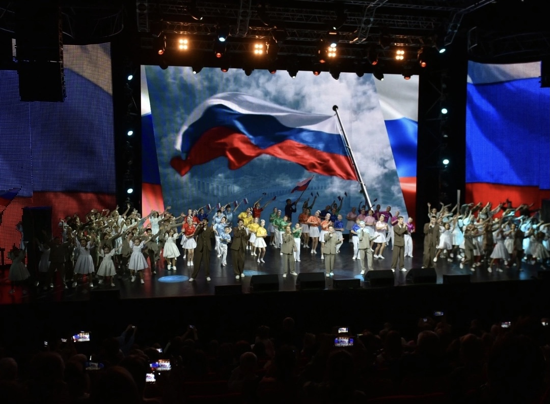 Более двух тысяч жителей Воронежской области посетили концерт юных артистов для семей участников специальной военной операции (СВО)