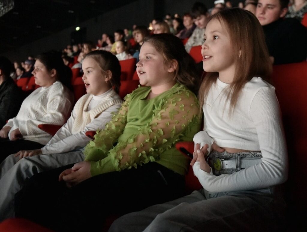 Юные зрители в концертном зале